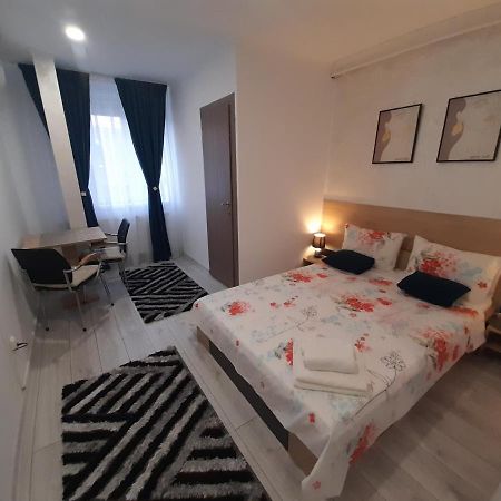 Studio Elvetia Apartment Deva Luaran gambar